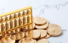 jpmorgan says cut equities and buy more gold